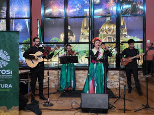 Ejecutivo estatal fortalece tradiciones potosinas en el extranjero