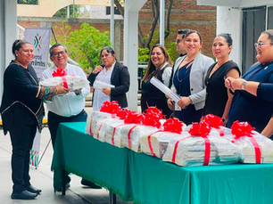 Gobierno Estatal impulsa la formación de docentes con entrega de acervos literarios