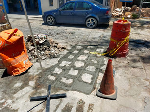 Atienden bacheo con adoquín en Mariano Ávila, colonia Tequisquiapan