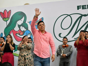 Ricardo Gallardo garantiza salud a madres Potosinas