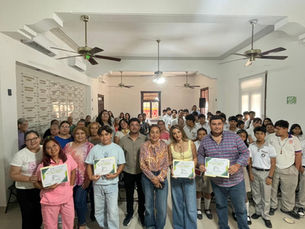 Fortalecen cultura emprendedora con conversatorio en Valles