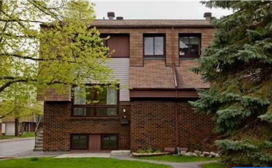 7D Woodvale Green: 3 Bedroom Townhome (Nepean, Ottawa)