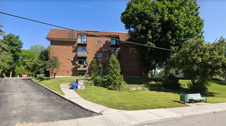 1350 Laurier Street #4: Bachelor Apartment (Rockland)