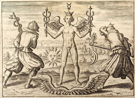 Imagem alquímica esotérica representando uma figura alada andrógina coroada, segurando dois caduceus, símbolo de Mercúrio, com o Sol e a Lua ao fundo, entre duas figuras humanas simbolizando forças opostas ou alquímicas. Ideal para conteúdos sobre hermetismo, alquimia, ocultismo e simbologia esotérica.