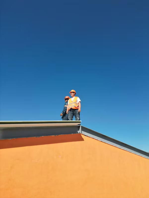 How to Choose the Right Building Contractor in Ontario: An Employment Law Perspective