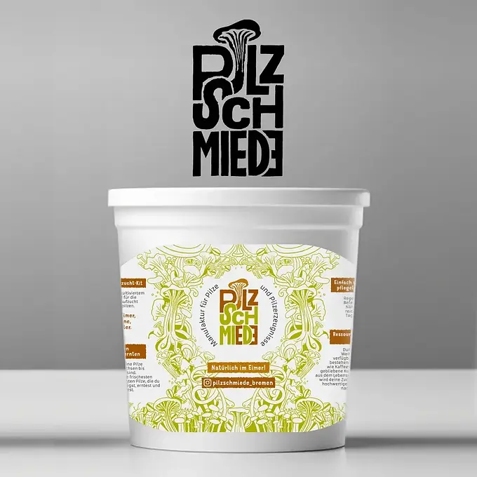 Logo "Pilzschmiede" und MockUp der Packaging-Sticker für das Pilz-Kit zum selbst Pilze anbauen.
