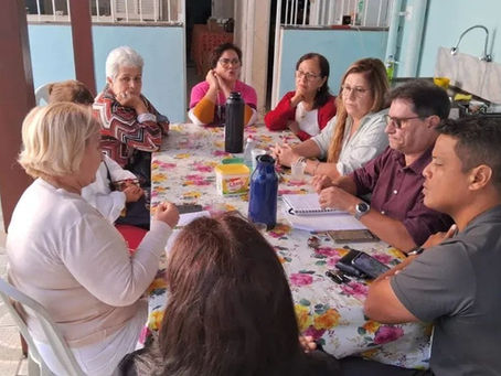 Aposentados são recebidos pela diretoria do SINSPMAR em encontro na sede do sindicato.