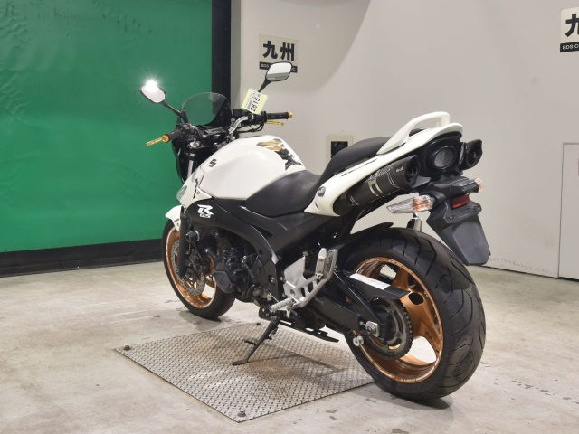 Прев'ю: Suzuki GSR600 Art. 0062