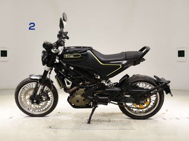 Прев'ю: HUSQVARNA SVARTPILEN 401 Art. 3169