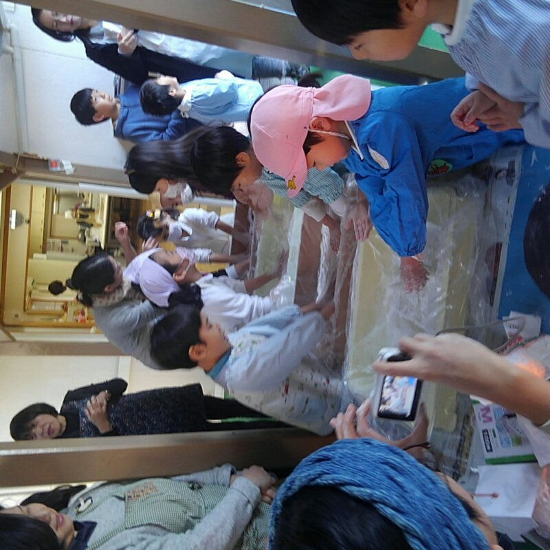 お餅つきと駒回し大会