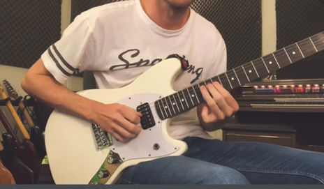 Master the guitar with personalized lessons  online or in person at our studio. Los Angeles, Dallas, Austin, New York and the greater New England area.
