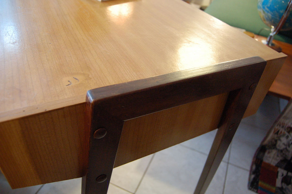 Miniature : VENDU/Bureau vintage années 60 formica pieds compas
