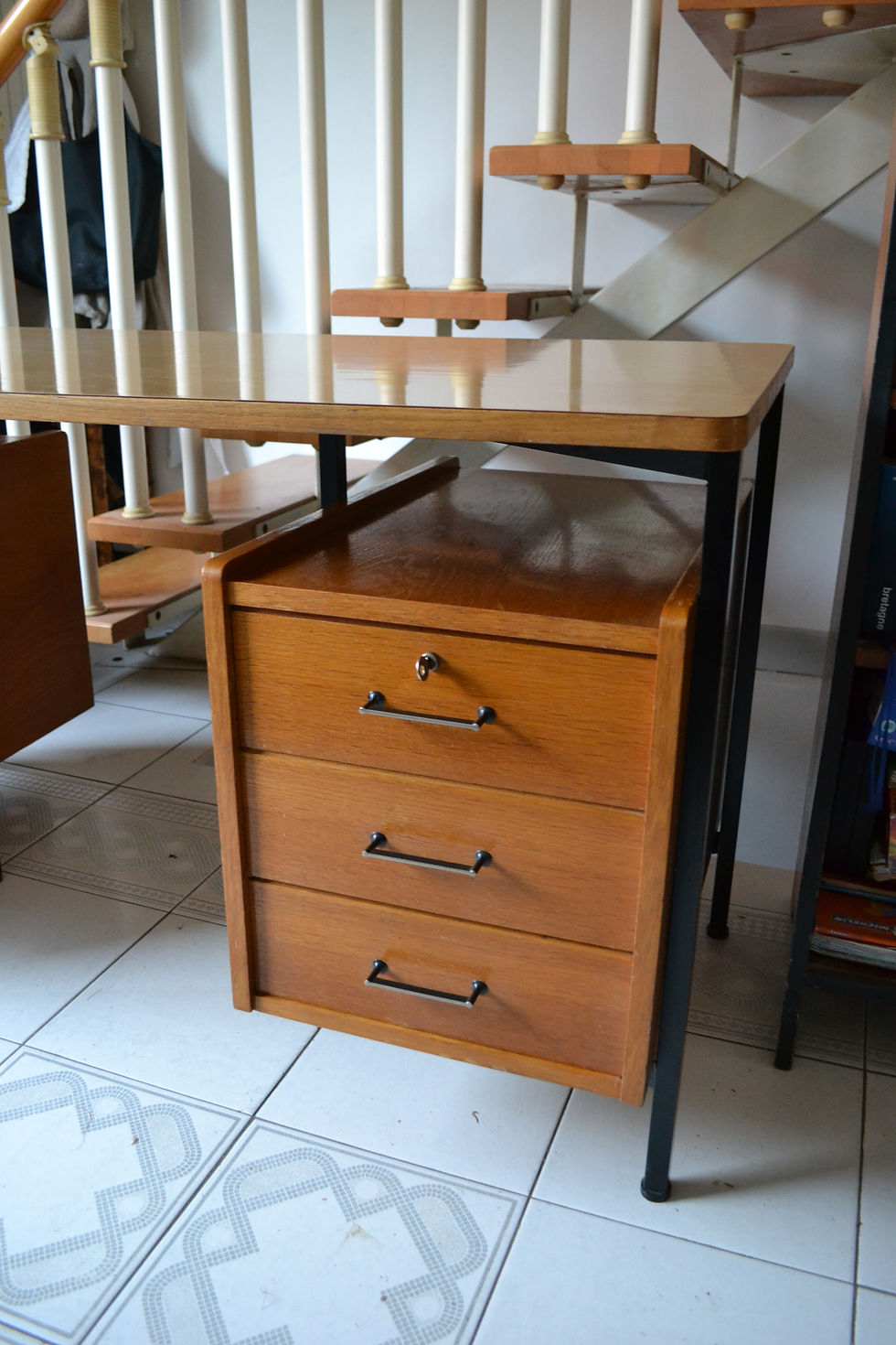 Miniature : VENDU/Bureau moderniste deux caissons chêne 60s