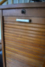 Miniature : Meuble classeur à rideau années 50 chêne