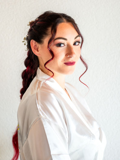 Coiffure de mariage - Une cliente coiffée par Eva au Salon de Coiffure Eva Coiffure, au Landeron, Neuchâtel, Suisse.