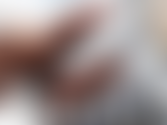 pekefinger trykker på mobil