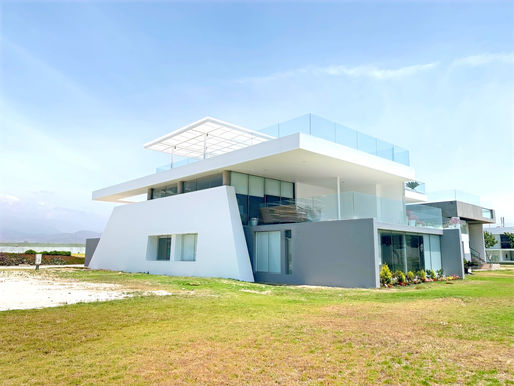 Casa de Playa en la Jolla, Lima.