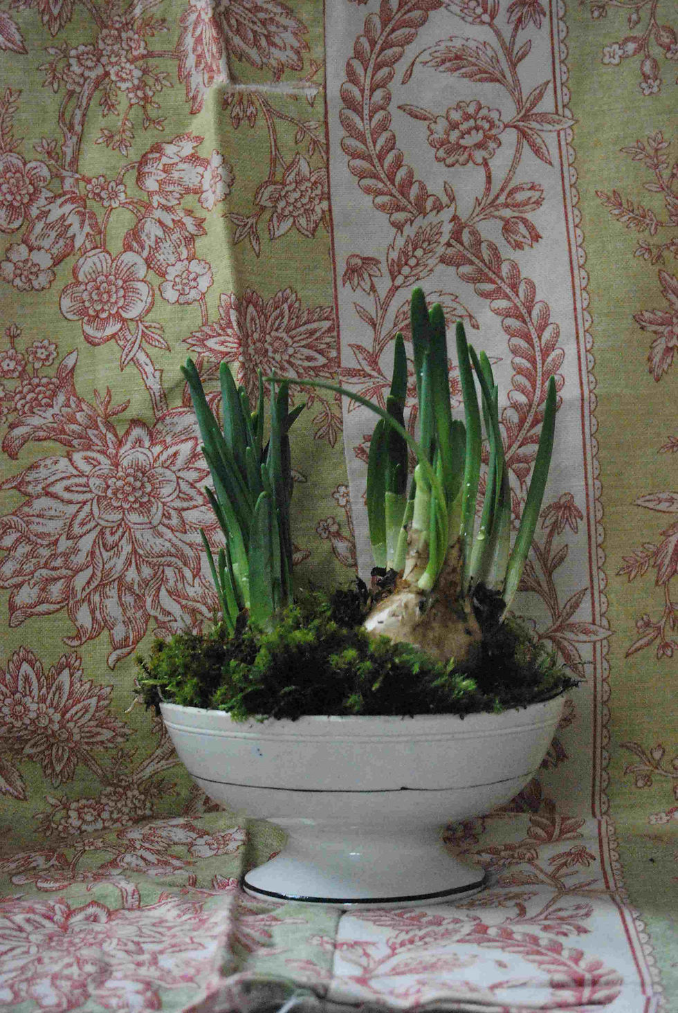 Thumbnail: Georgian Pearlware handpainted footed bowl with white narcissus