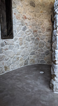 Laren2 steenstrips badkamer.jpg