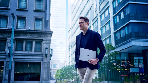 ASUS Launches ExpertBook Ultra in Malaysia, Bringing Flagship AI Performance to a 0.99kg Business Laptop