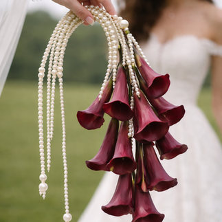 Statment Brautstrauß mit perlen und calla Blüten