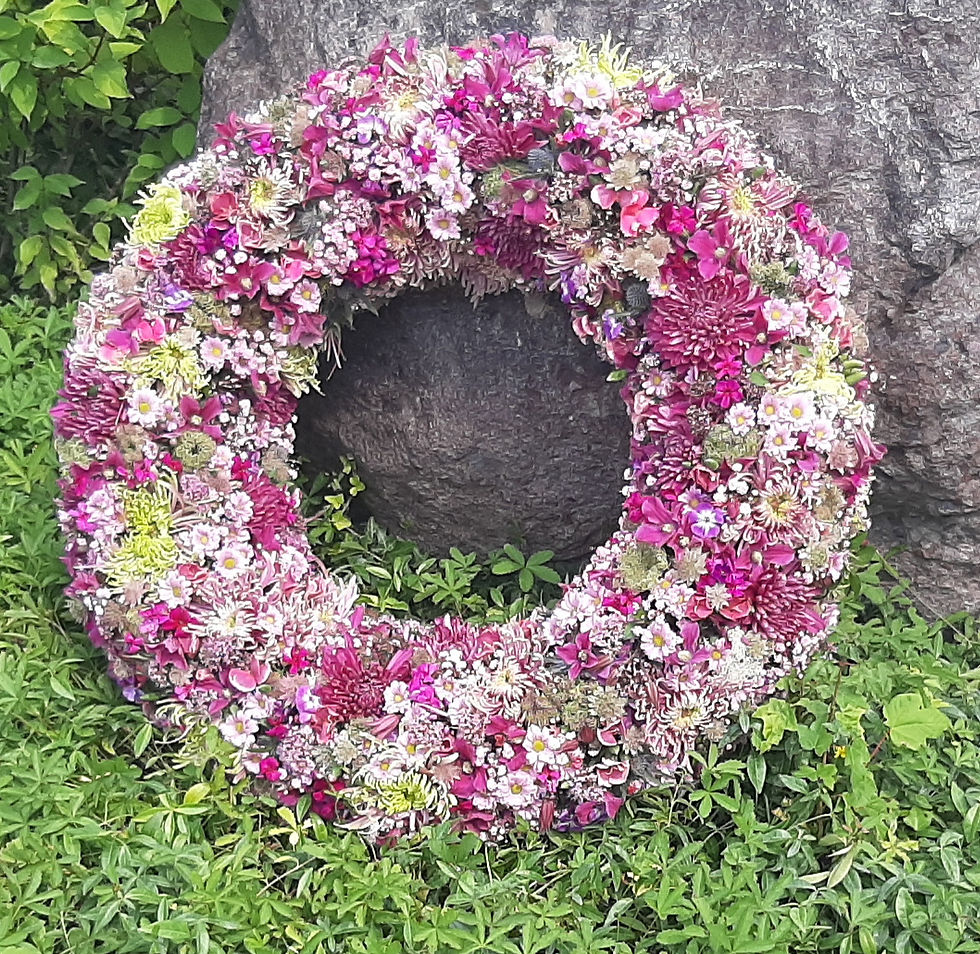 Trauerkranz für Beerdigung, Trauergestecke von Meisterhand gefertigt