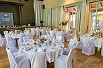 Florale Hochzeitsdekoration in der Location Maria’s Platzl – Stadt & Restaurant in München & Umland