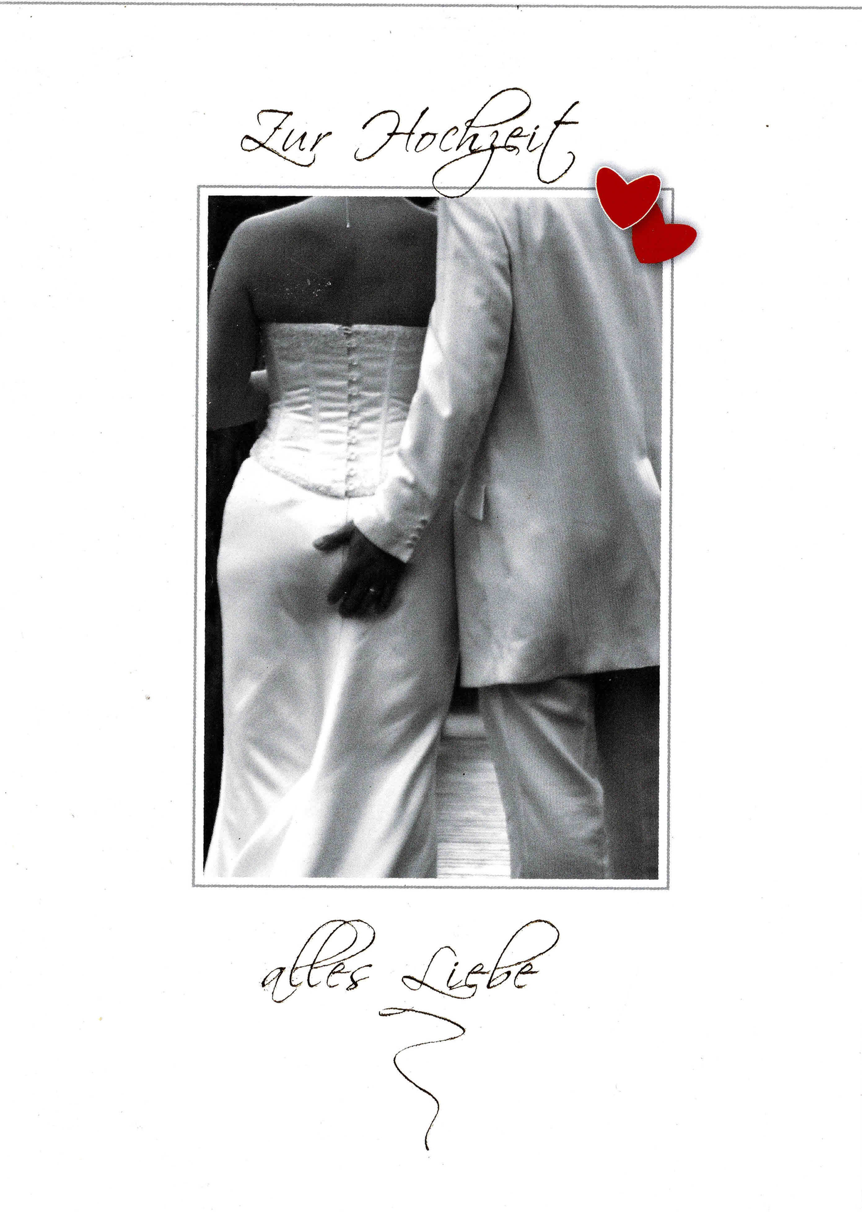 Hochzeitskarte „Zur Hochzeit – alles Liebe“ mit Schwarz-Weiß-Foto eines Brautpaares und roten Herzen