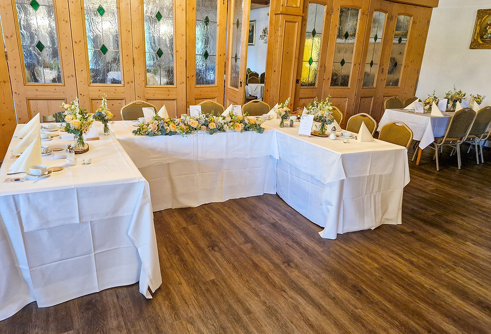 Tischdekoration, Floristik, Kirchliche Trauung in Unterföhring, Hochzeitsfeier im Gasthaus Faltermeier, Eicherloh
