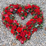 Mit Roten Blumen gestecktes offenes Blumenherz durchmesser ca. 65cm