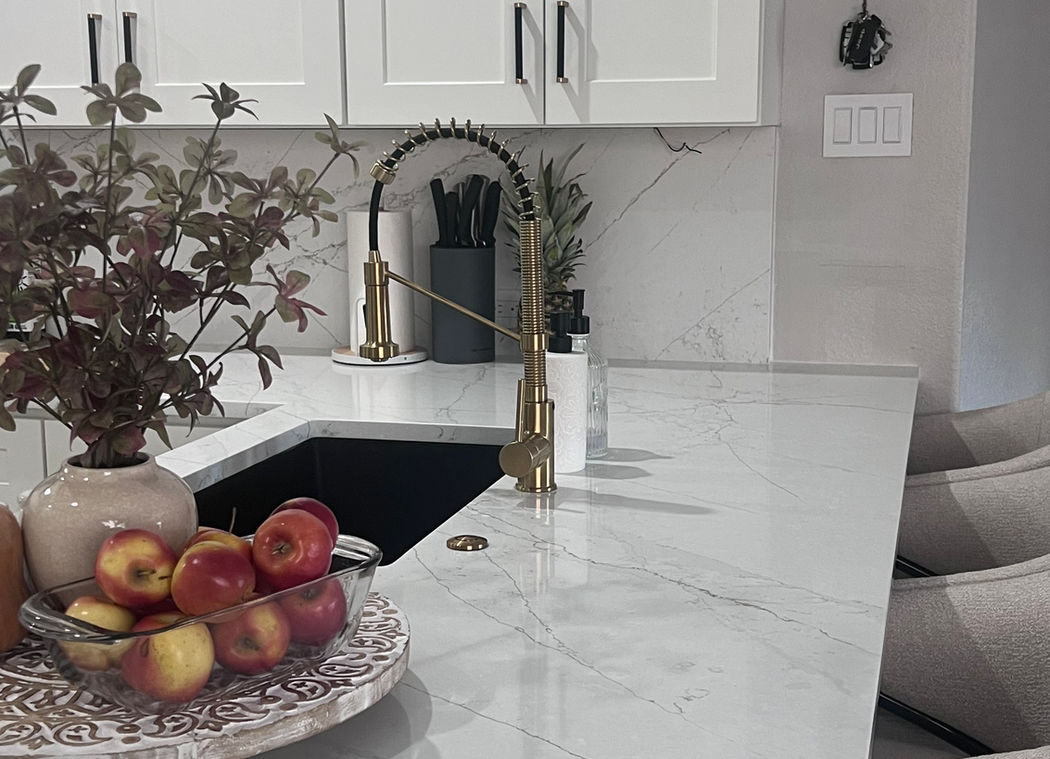 golden faucet, quartz backsplash