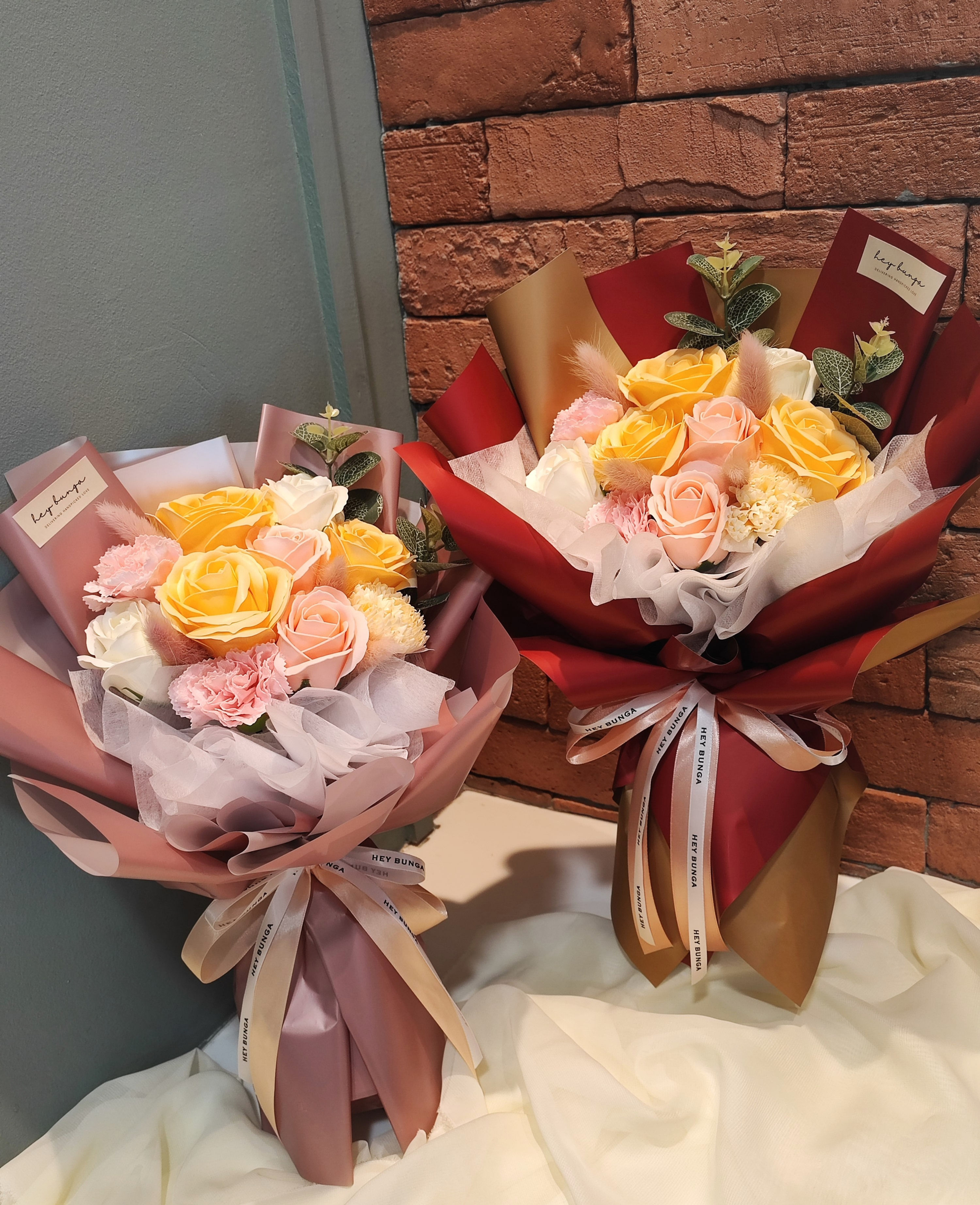 HBS09: Hand Bouquet (Scented Soap Roses & Carnations)