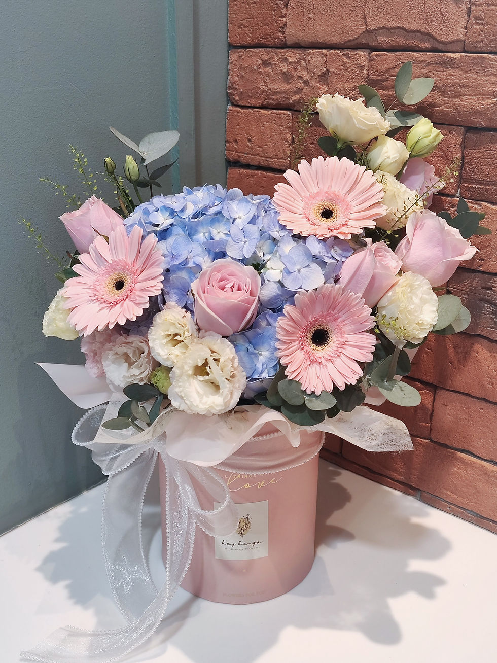Modern Flower Box (Hydrangea, Roses & Eustoma)