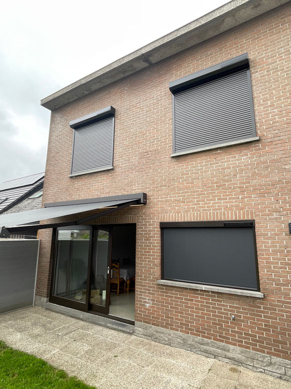 Draadloze solar rolluiken op ramen