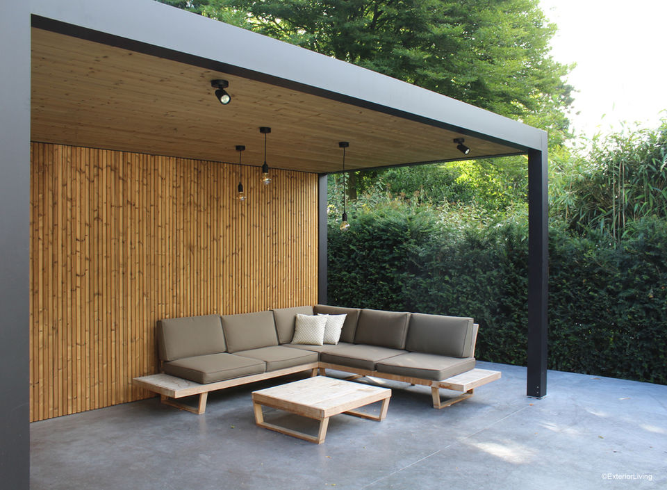 Maluwi terrasoverkapping met houten details.