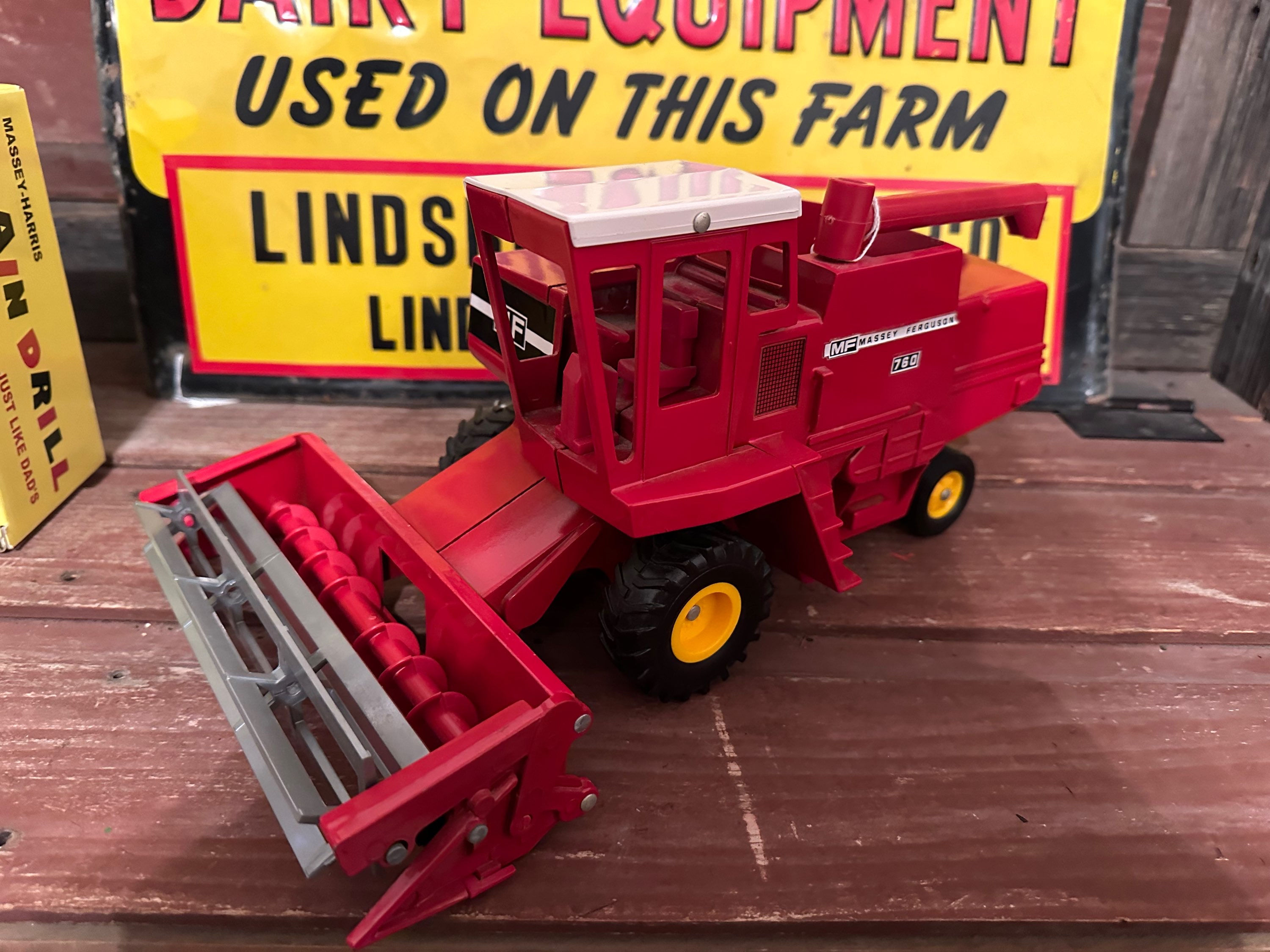 1/20 Massey Ferguson 760 Combine