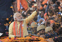 modi-waving_660_031117104847.jpg