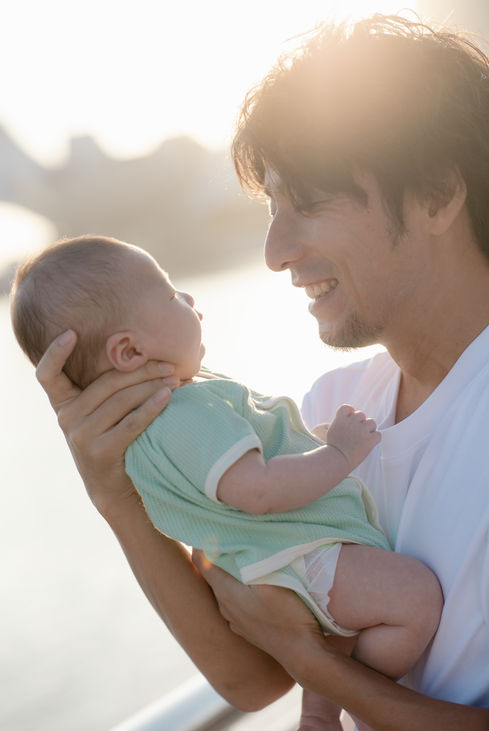 Family photoshoot in Singapore with natural light
