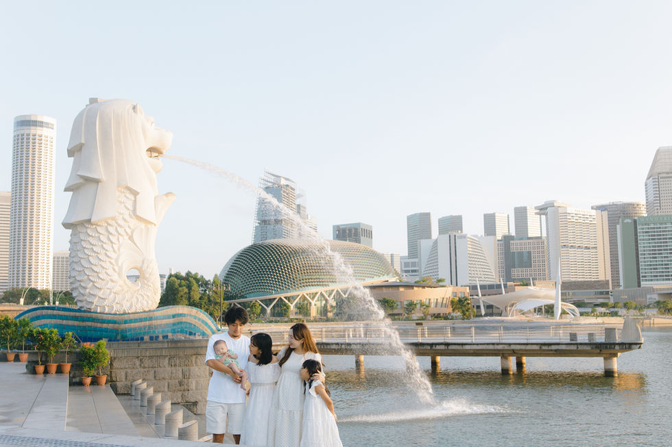 Family photoshoot in Singapore with natural light