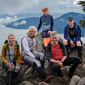 lifestyle-travel-friends-mtn_940x940.png