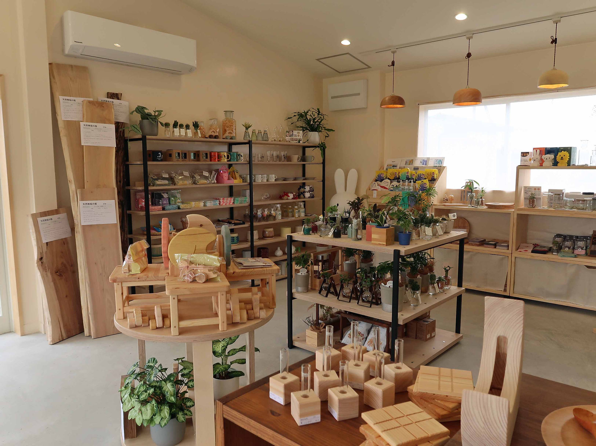 和歌山県日高郡印南町[複合商業施設]かえるの港　倉庫群から店舗へのリノベーション：和歌山県日高郡美浜町の工務店（住宅建築設計事務所）