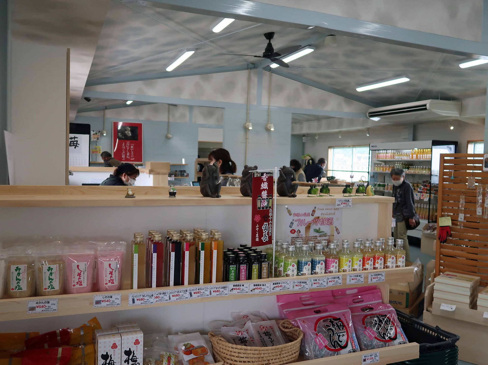 和歌山県日高郡印南町[複合商業施設]かえるの港　倉庫群から店舗へのリノベーション：和歌山県日高郡美浜町の工務店（住宅建築設計事務所）