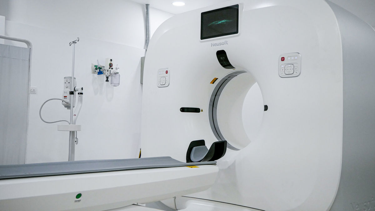 Tomógrafo NeuViz instalado en una sala de hospital