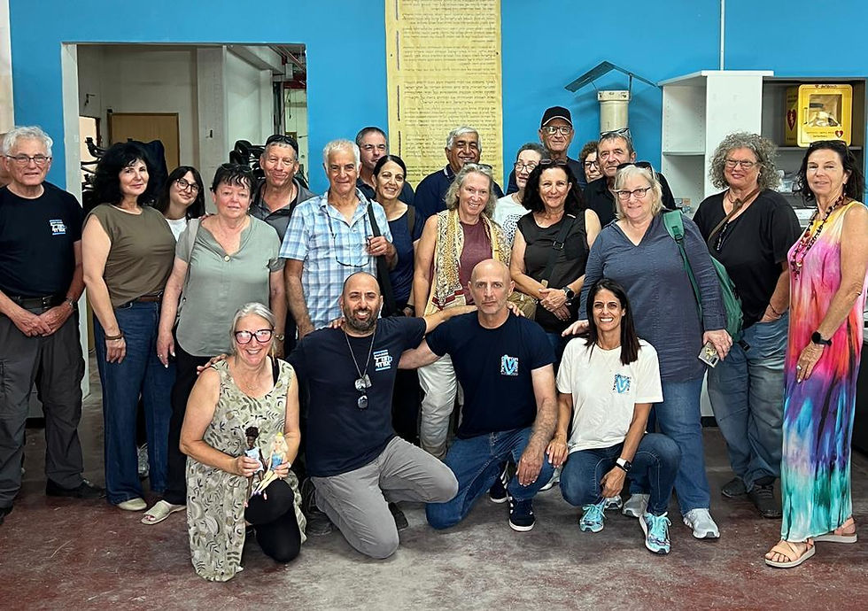 בתמונת⬆️השבוע "מחממים מנועים" ביקור תיירות מרלו"ג ב"חממה למעורבות אזרחית" במסגרת יום סיור וגיבוש של קהילת "מדברים עברית"