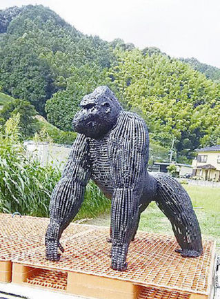 鉄筋の端材で作られた「ゴリラ像」が第101回二科展に入選しました(2016.9.13掲載)