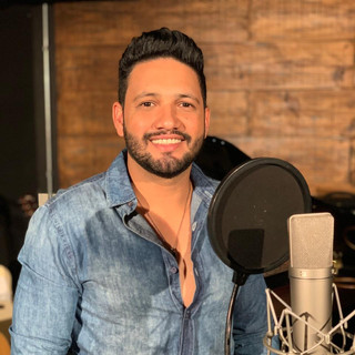 EDU FARIAS ESTUDIO BALADA.jpeg
