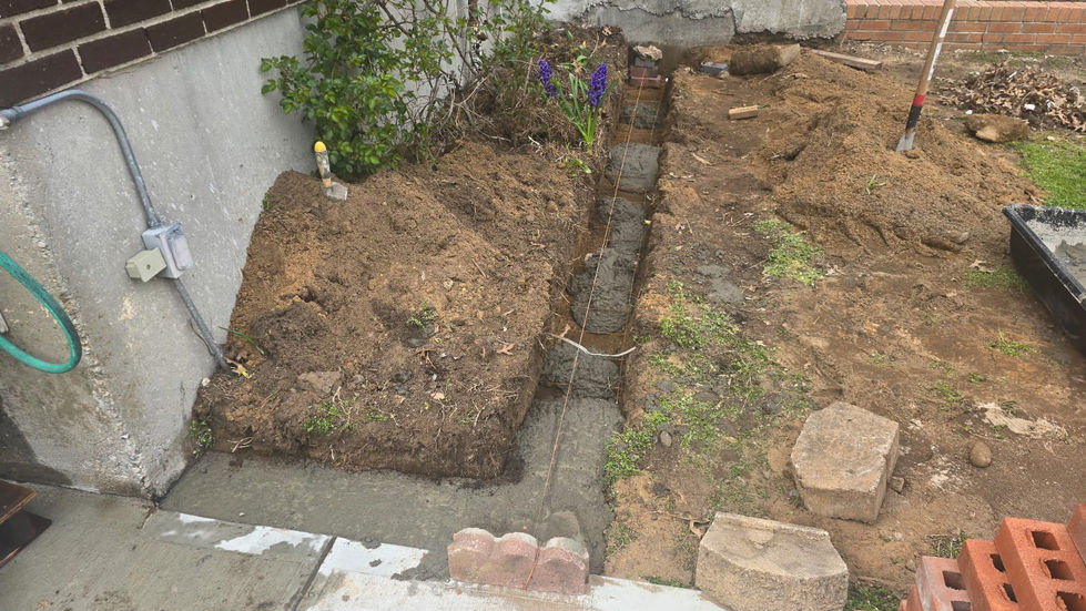 Retaining Wall and stone patio 1a1.JPG