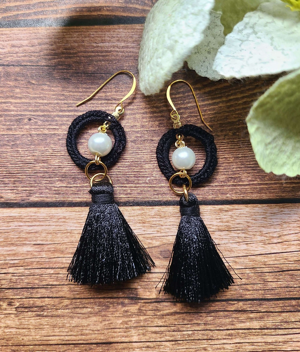 Thumbnail: Single Pearl Tassels