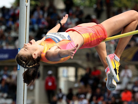 UCRANIANA BATE RÉCORD MUNDIAL DE SALTO ALTO
