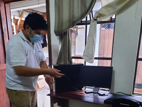 Fundación Miguel Torrebiarte realiza entrega de computadoras a niños becados de Casa Coral en Cobán 